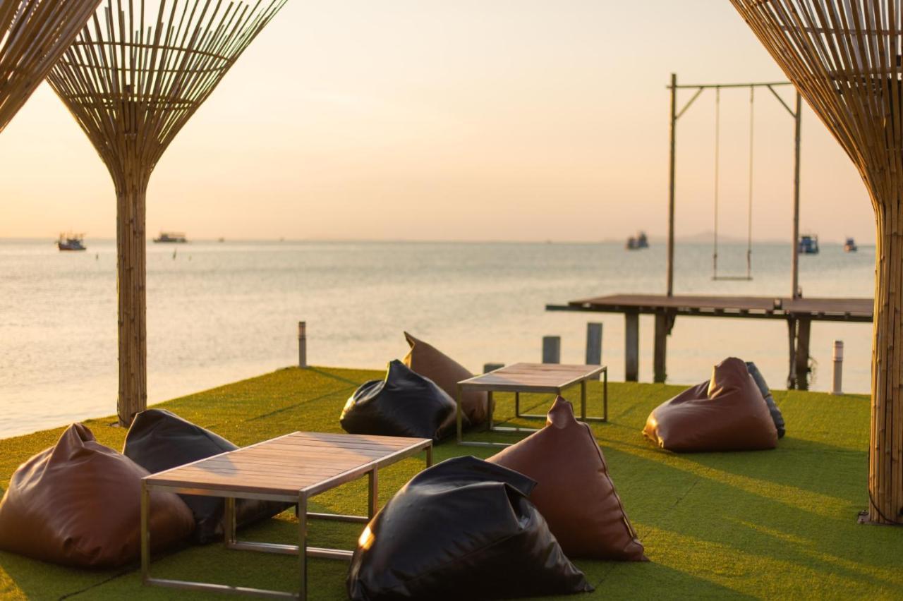 Отель Baan Tah On The Sea Бангсаре Экстерьер фото
