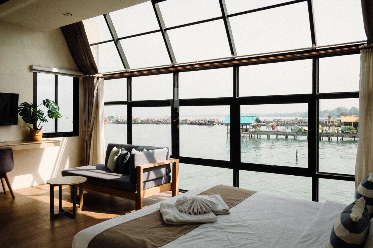 Отель Baan Tah On The Sea Бангсаре Экстерьер фото